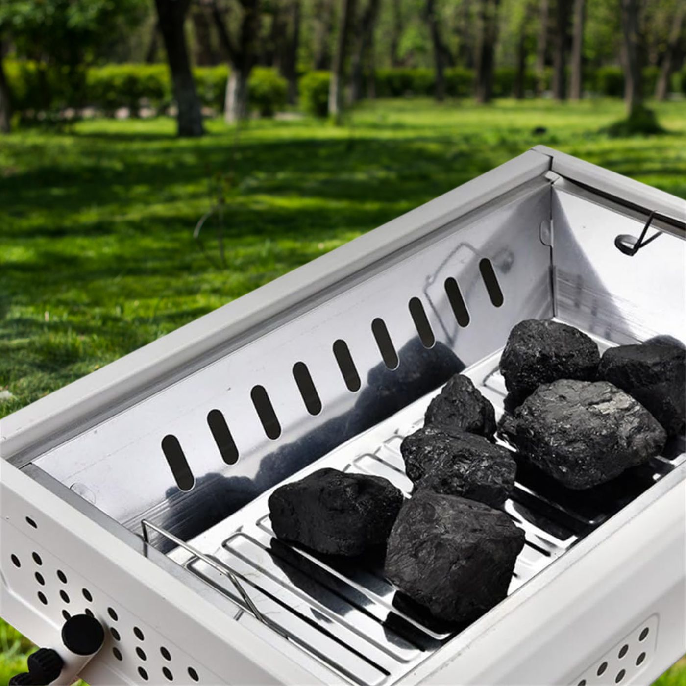 Barbecue d'extérieur portable avec pieds pliables
