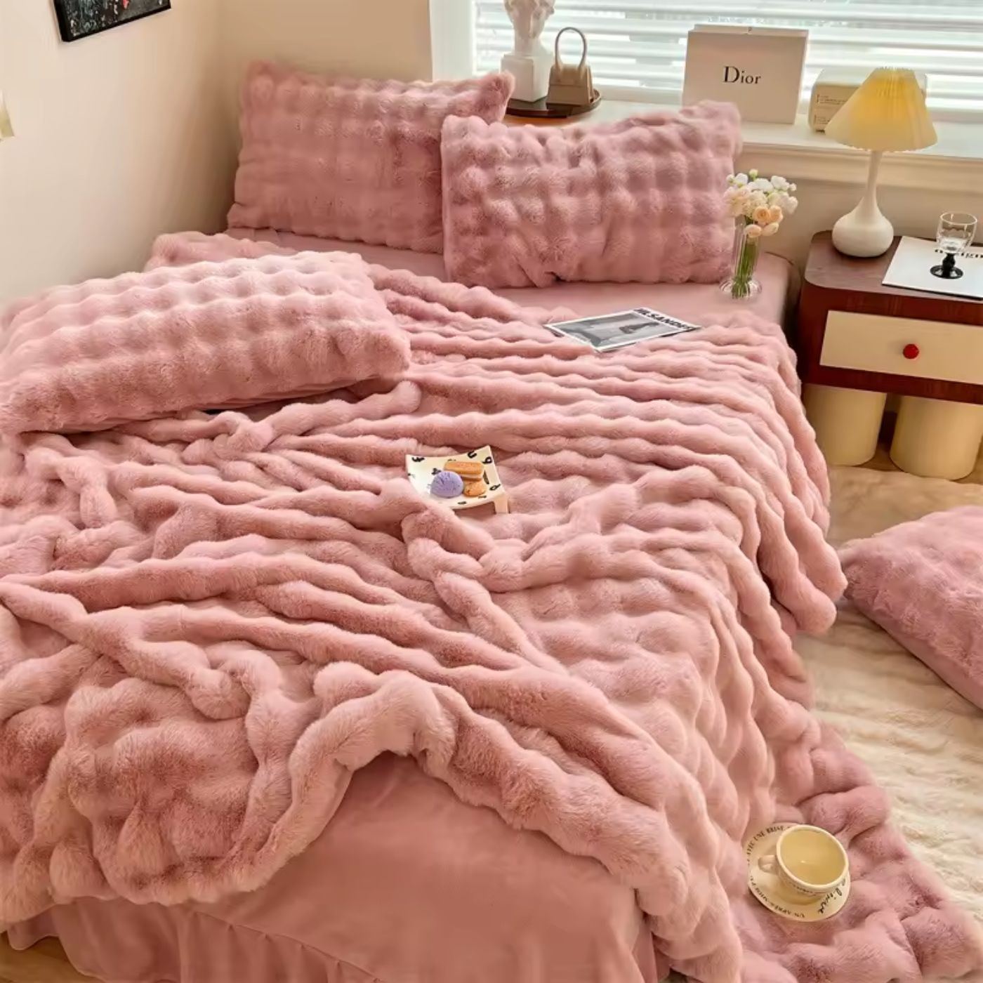 Couverture d'hiver épaisse et chaude en peluche de faux lapin au lait